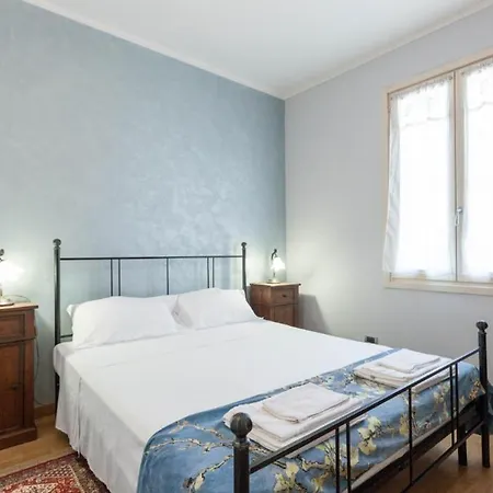 Con Giardino Privato In Centro A Padenghe Apartment
