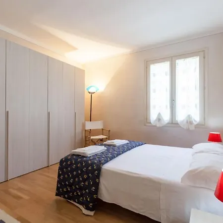 Con Giardino Privato In Centro A Padenghe Apartment