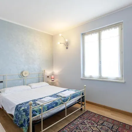 Con Giardino Privato In Centro A Padenghe Apartment *